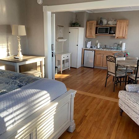 Tavern - The Blue Suite Newport Екстер'єр фото