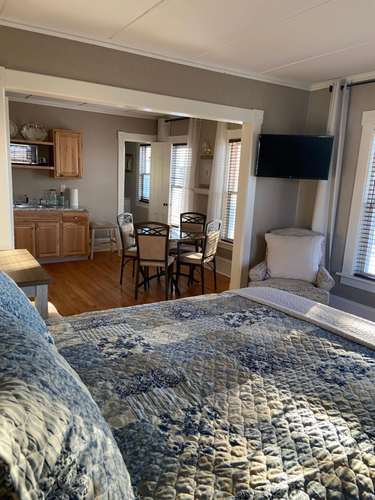 Tavern - The Blue Suite Newport Екстер'єр фото